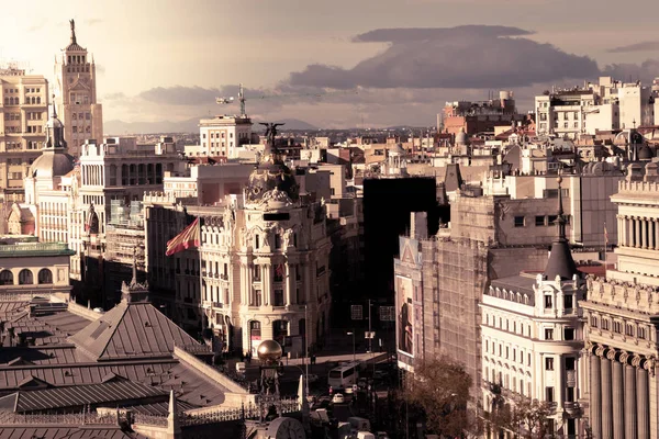 Hotel in Metropolis in Madrid, in een mooie zomerdag, Spanje — Stockfoto