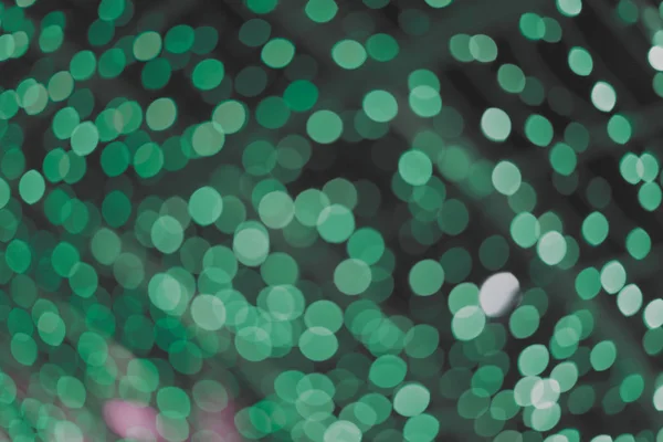 Mooie diepe bosgroen wazig bokeh achtergrond met kopie ruimte. Glitter geel licht vlekken intreepupil — Stockfoto