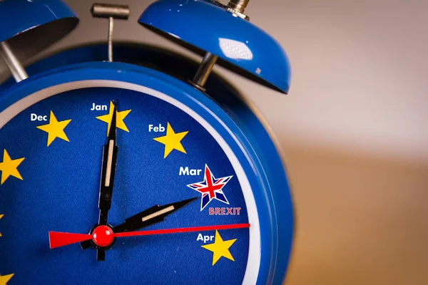 Despertador retro reloj de la UE que representa la cuenta atrás hasta el Brexit . — Foto de Stock