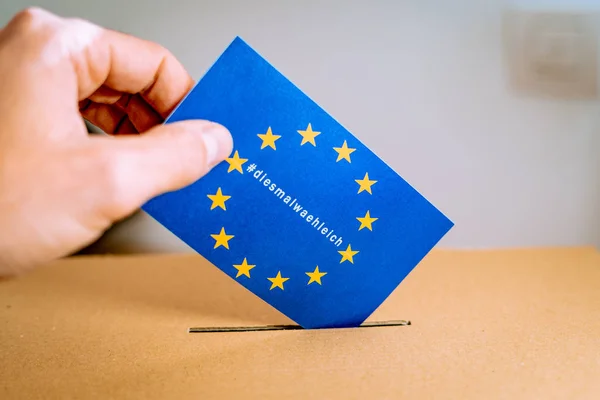 Виборів в Європейський Союз - thistimeimvoting кампанії з німецького diesmalwaehleich hashtag версія — стокове фото