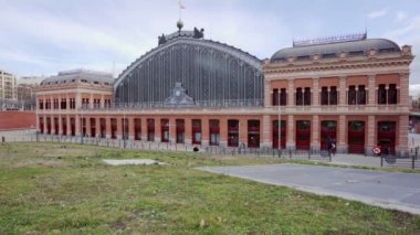 Madrid, İspanya'da bina Puerta De Atocha Tren İstasyonu.