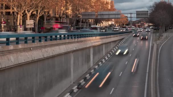 Madrid şehir trafiğinde Timelapse — Stok video