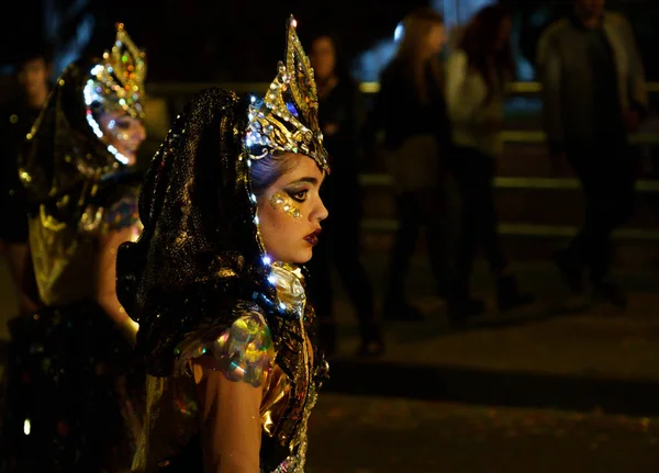 Tarragona, İspanya. 3 Mart: Tarragona Carnival ana geçit töreninde kılığında kadın — Stok fotoğraf