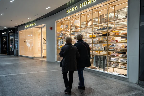 Reus, Španělsko. Března 2019: Zara Home ukládat v La Fira shopping mall. Je specializované firmy na výrobu bytového textilu — Stock fotografie