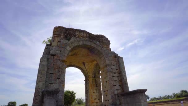 Arco de Caparra, antigua ciudad romana de Caparra en Extremadura, España — Vídeos de Stock