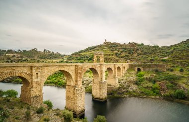Roma köprüsü Tajo nehre Alcantara, Caceres Eyaleti,: Extremadura, Spain