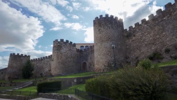Plasencia középkori falai a spanyolországi Csomor tartomány — Stock videók