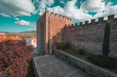 İspanya'nın Caceres eyaletinde plasencia'nın Orta Çağ duvarları