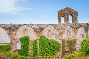 Trujillo, İspanya'daki Coria manastırının veya San Francisco el Real de la Puerta de la Coria'nın eski kalıntıları.