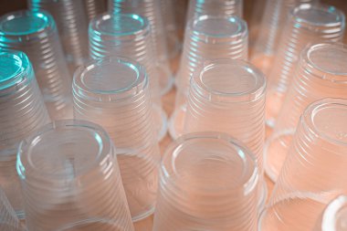 Plastik cam arka arkaya içme suyu için kullanılan - Çevre sorunu kavramı, Kompostsuz atık