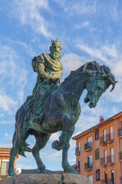 Plasencia'daki Kastilya heykelinin Alfonso Viii. İspanya.