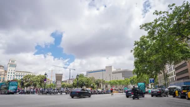 Barselona şehir merkezinde meşgul Plaza Catalunya timelapse — Stok video
