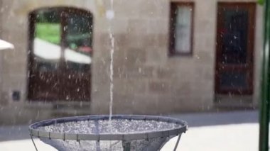 Dans eden yumurtanın yavaş çekim görüntüsü mü yoksa Corpus Christi 'deki balla mı?