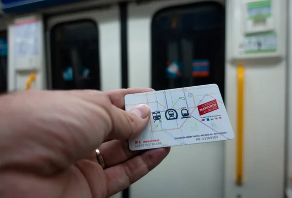 Madrid, Spain. July 2019: Hand with Public transport card of Madrid. — Stock Photo, Image