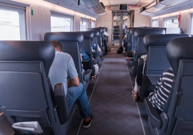 Ispanya 'da yüksek hızlı demiryolu hizmeti olan AVE Tren, iç.