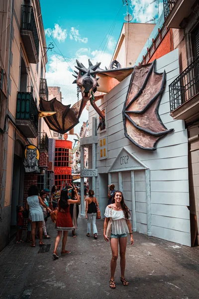 Barcelone, Espagne. Août 2019 : Harry Potter loisirs dans une rue de Gracia Street Festival à Barcelone . — Photo