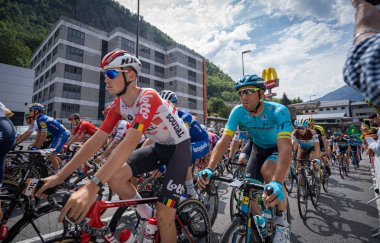 Andorra la Vella, Andorra. Eylül 2019: Yarışın başlamasından hemen sonra İspanya Bisiklet I. Bisikleti bisikletçileri