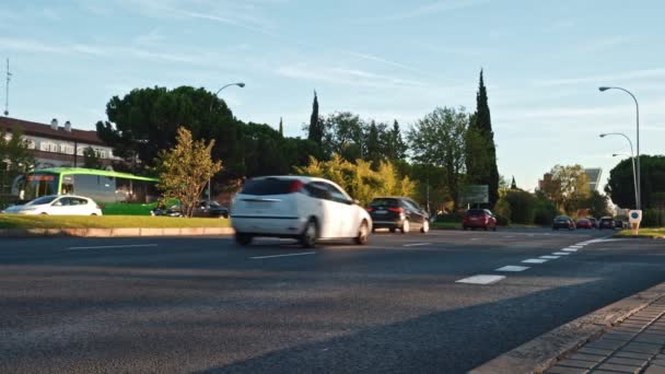 Час пик в Paseo de la castellana, Мадрид, Испания — стоковое видео