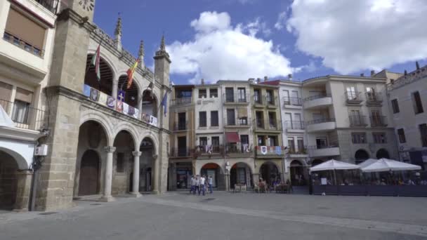 Plazencia, Španělsko-duben 2019: hlavní náměstí a městská síň Plasencia, provincie Caceres, Extremadura, Španělsko — Stock video