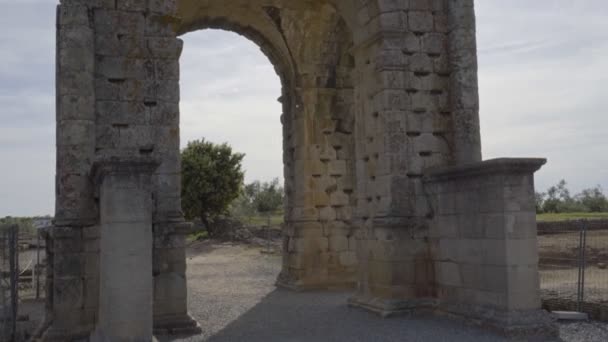 Oblouk Caparry, starověké římské město Caparra in Extremadura, Španělsko — Stock video