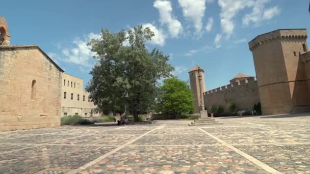 Blick auf das Kloster Poblet, UNESCO-Weltkulturerbe. — Stockvideo