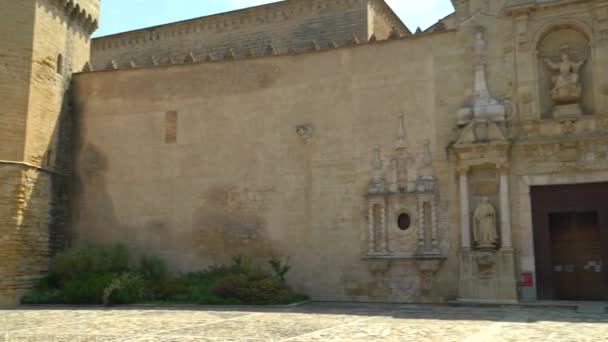 Blick auf das Kloster Poblet, UNESCO-Weltkulturerbe. — Stockvideo