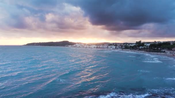 西班牙塔拉戈纳省地中海Altafulla村的日落和云彩景观 — 图库视频影像