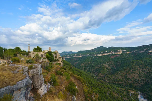 View of the Romanesque church of Santa Maria de Siurana in Catalonia — Stock Photo, Image