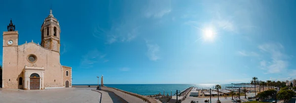スペインカタルーニャ州シッジズの海岸沿いの村の眺め — ストック写真