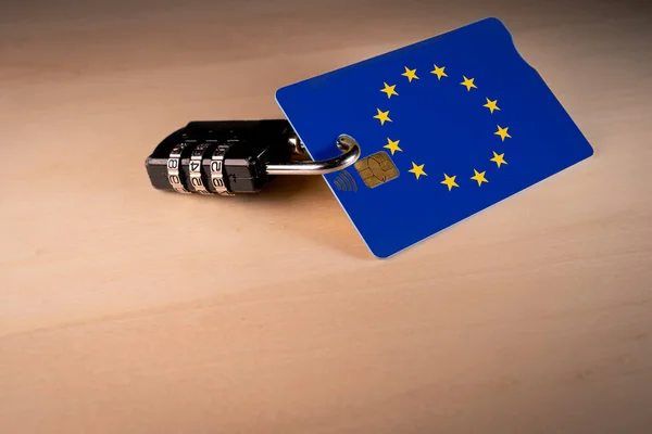 Padlock closed around a credit card with EU flag — Stock Photo, Image
