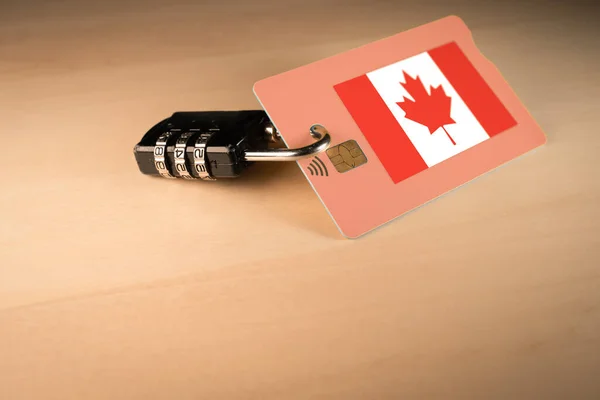 Padlock closed around a credit card with Canadian flag — Stock Photo, Image