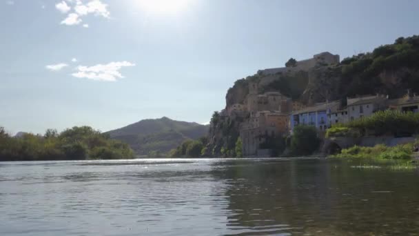 Miravet 'in Tapınak Şatosu ve Ebro Nehri. — Stok video