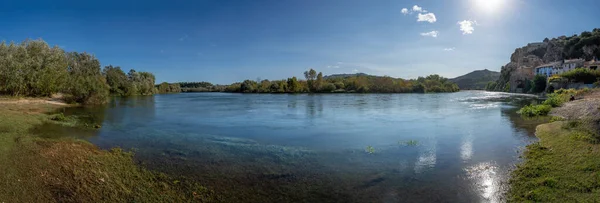 Castillo templario de Miravet y el río Ebro. —  Fotos de Stock