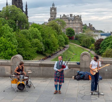 Grup iplik blowfish Edinburgh performansını