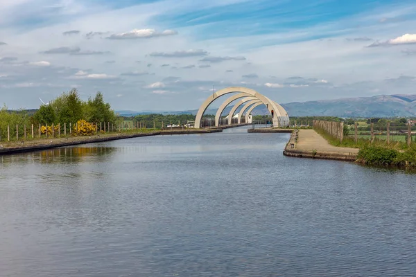 Kanal zum Falkirk-Rad, Drehbootlift in Schottland, — Stockfoto