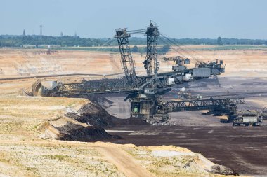 Kahverengi kömür açık çukur manzarası Almanya 'da kazı kazıcısı ile