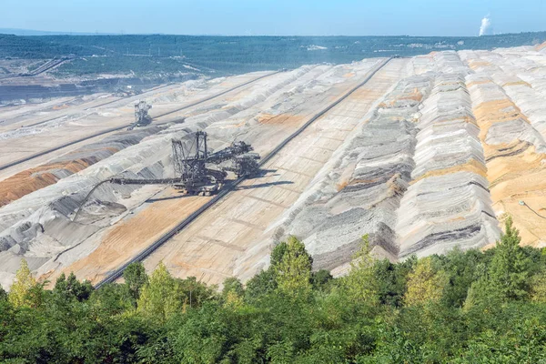 德国带挖掘机的褐煤露天开采景观 — 图库照片
