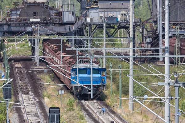 German train transporting brown coals from Hambach mine to power plant — Stock Photo, Image