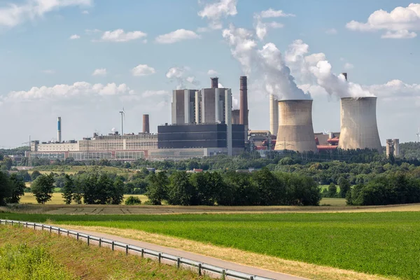 Central eléctrica a carvão perto da mina de linhite Inden, na Alemanha — Fotografia de Stock