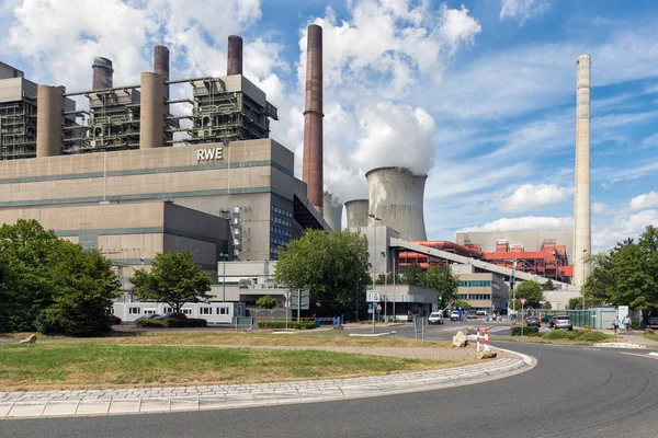 Fabrika kapısı kömür yakıtlı elektrik santrali Frimmersdorf Almanya'da bırakarak işçi