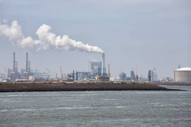 Vinçler ve Enerji Santrali Limanı Rotterdam, Avrupa'nın en büyük limanı