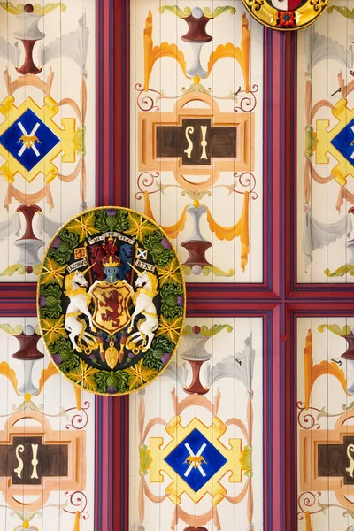 Medieval room of Stirling Castle with decorated ceiling — Stock Photo, Image