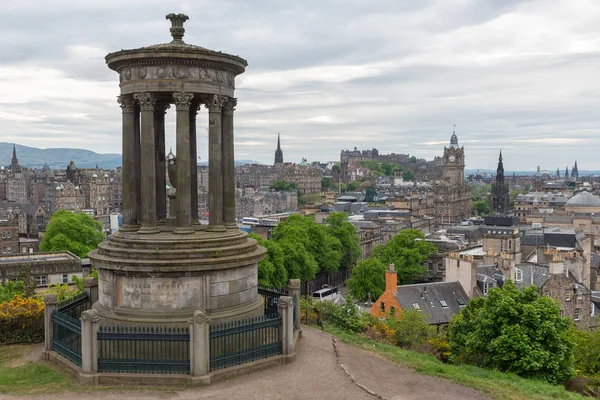 Monumento greco a Calton Hill con vista sulla Scozia Edimburgo — Foto Stock