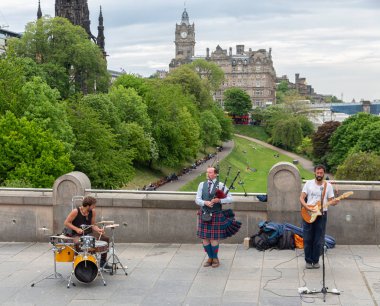 Grup iplik blowfish Edinburgh performansını