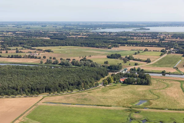 Luftbild Niederländischer Polder Noordoostpolder mit Wäldern und landwirtschaftlichen Feldern — Stockfoto