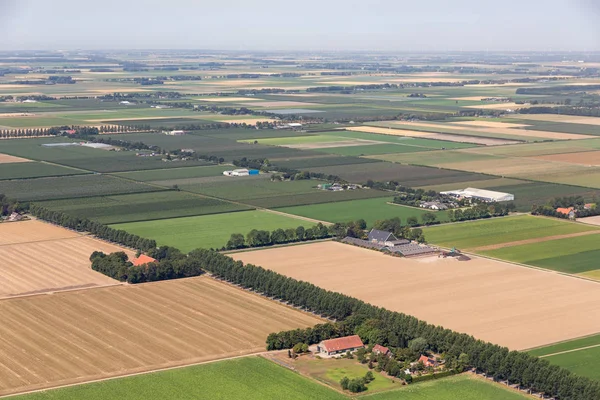 Vista aerea Polder olandese con paesaggio agricolo e casali — Foto Stock