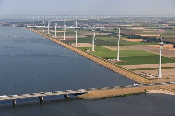 Vista aérea Paisaje holandés con puentes y aerogeneradores —  Fotos de Stock