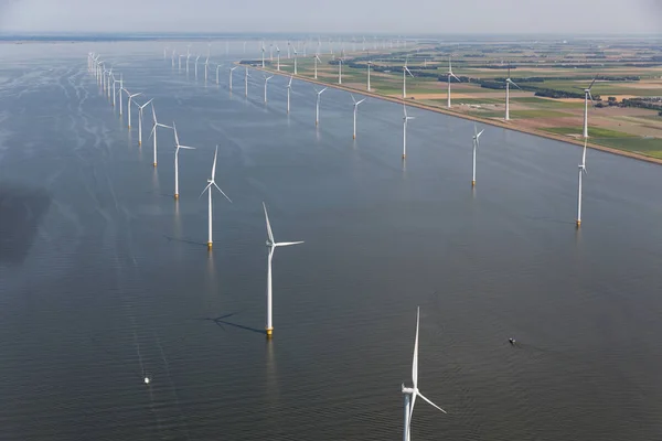 Vista aérea Mar holandés con turbinas eólicas en alta mar a lo largo de la costa —  Fotos de Stock