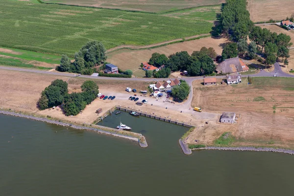 Luchtfoto kleine haven Laaksum in de Nederlandse provincie Friesland — Stockfoto