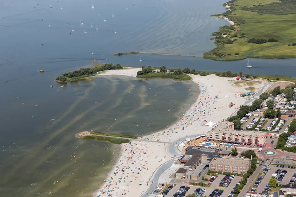 Aerial view Dutch village Makkum with beach and swimming people — Stock Photo, Image